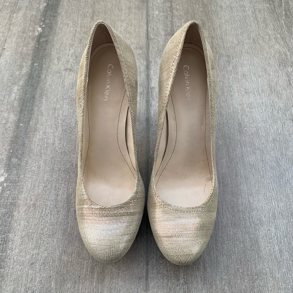 NEW CALVIN KLEIN Metallic Platform Pumps - Picture 5 of 6